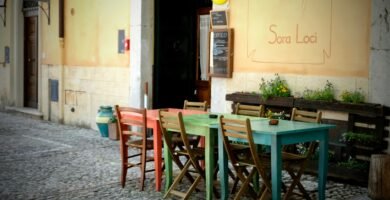 vacant chair and table outdoor during daytime